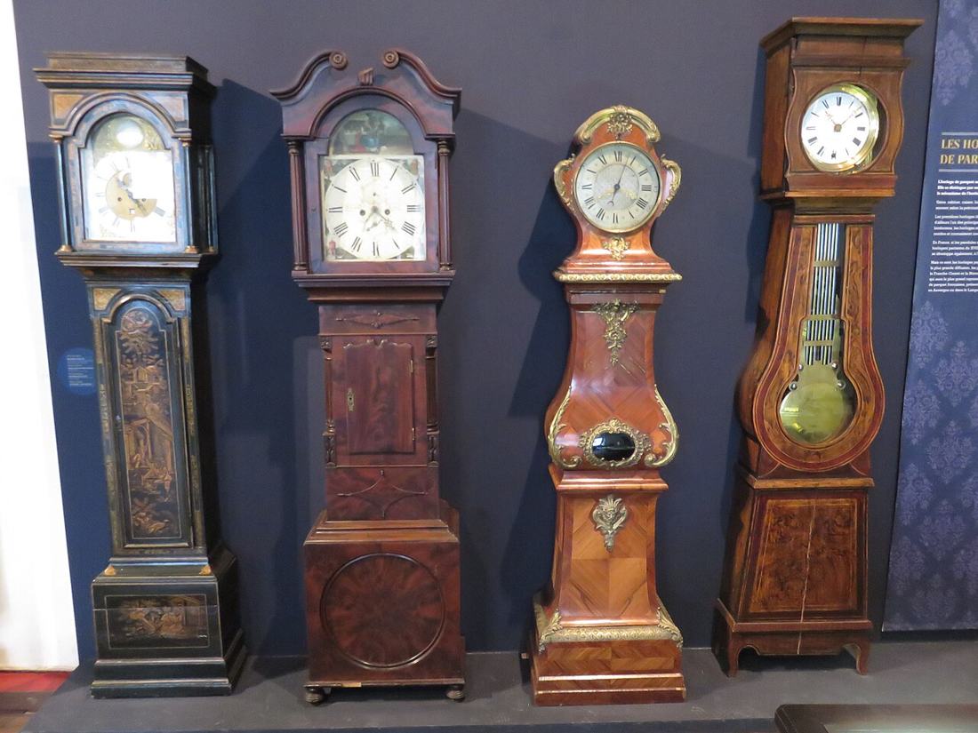 Horloges comtoises exposées
